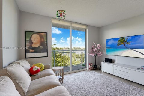 Condo in Miami, Florida, 1 bedroom  № 2069536 - photo 6