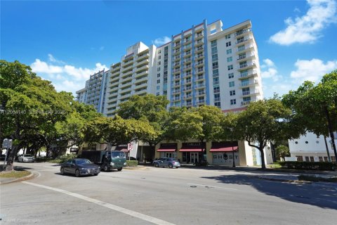Condo in Miami, Florida, 1 bedroom  № 2069536 - photo 29