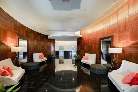 Condo in Miami, Florida, 1 bedroom  № 2069536 - photo 24