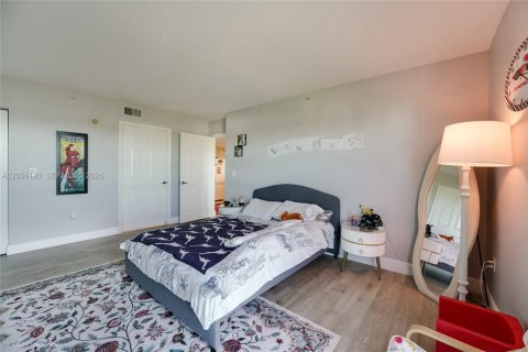 Condo in Miami, Florida, 1 bedroom  № 2069536 - photo 9