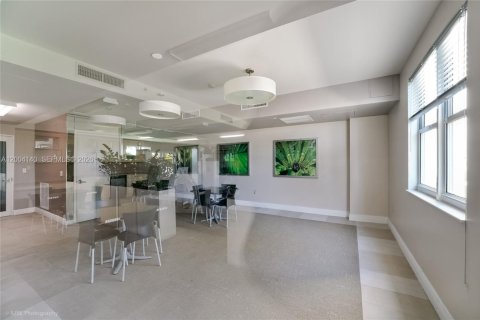 Condo in Miami, Florida, 1 bedroom  № 2069536 - photo 21