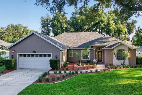 House in Eustis, Florida 4 bedrooms, 222.87 sq.m. № 2196247