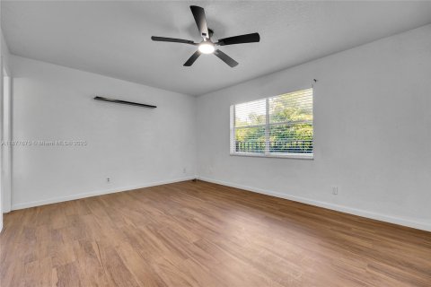Condo in Coral Springs, Florida, 2 bedrooms  № 1923109 - photo 19