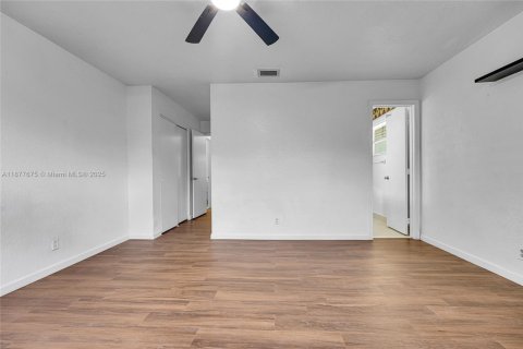 Condo in Coral Springs, Florida, 2 bedrooms  № 1923109 - photo 22