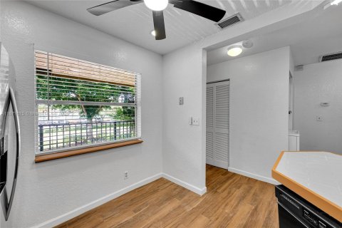 Condo in Coral Springs, Florida, 2 bedrooms  № 1923109 - photo 12