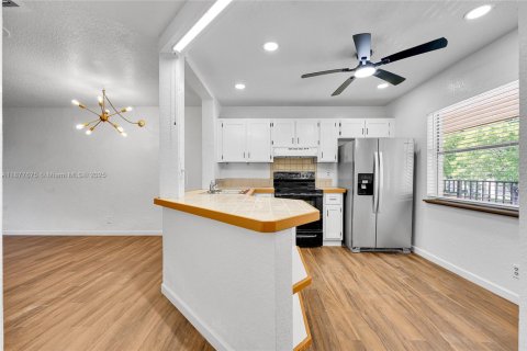 Condo in Coral Springs, Florida, 2 bedrooms  № 1923109 - photo 4