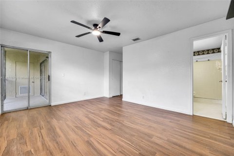 Condo in Coral Springs, Florida, 2 bedrooms  № 1923109 - photo 21