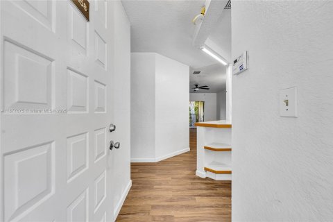 Condo in Coral Springs, Florida, 2 bedrooms  № 1923109 - photo 3