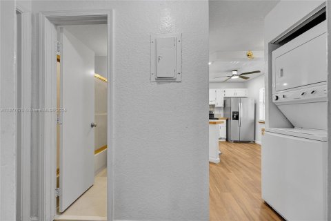 Condo in Coral Springs, Florida, 2 bedrooms  № 1923109 - photo 13