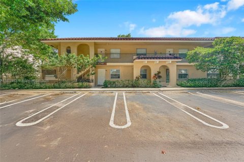 Condo in Coral Springs, Florida, 2 bedrooms  № 1923109 - photo 2