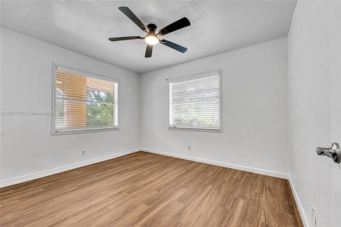 Condo in Coral Springs, Florida, 2 bedrooms  № 1923109 - photo 25