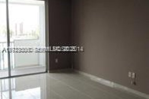 Condo in North Miami Beach, Florida, 2 bedrooms № 1983681 - photo 14