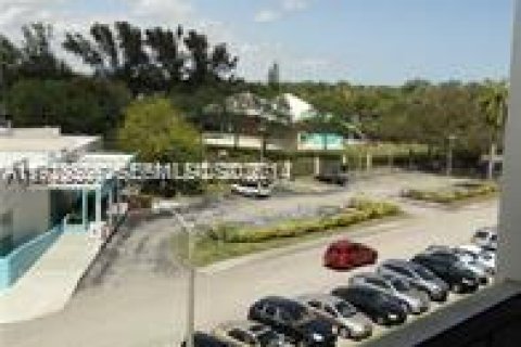 Condo in North Miami Beach, Florida, 2 bedrooms № 1983681 - photo 15