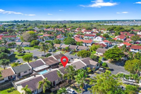 Townhouse in Homestead, Florida 2 bedrooms, 80.64 sq.m. № 1997232