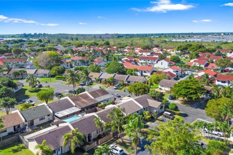 Townhouse in Homestead, Florida 2 bedrooms, 80.64 sq.m. № 1997232 - photo 4
