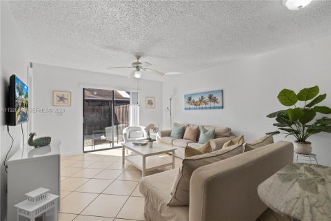 Townhouse in Homestead, Florida 2 bedrooms, 80.64 sq.m. № 1997232 - photo 23