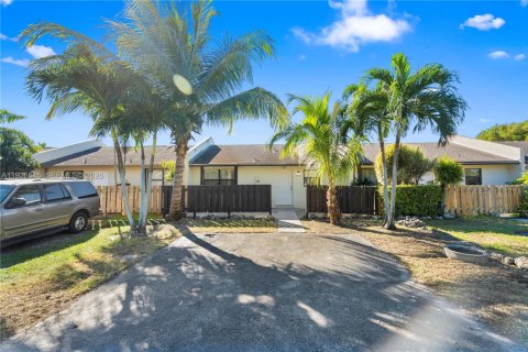 Townhouse in Homestead, Florida 2 bedrooms, 80.64 sq.m. № 1997232 - photo 13