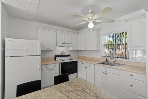 Townhouse in Homestead, Florida 2 bedrooms, 80.64 sq.m. № 1997232 - photo 20