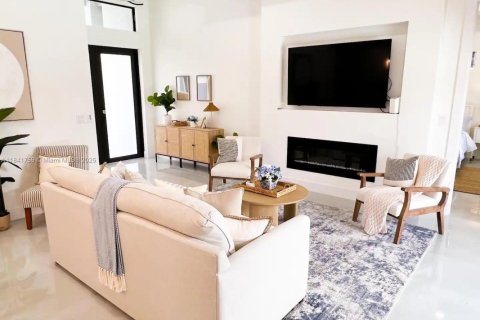 House in Cape Coral, Florida 4 bedrooms № 2013384 - photo 10