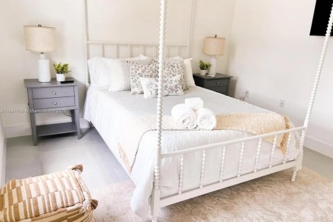 House in Cape Coral, Florida 4 bedrooms № 2013384 - photo 5