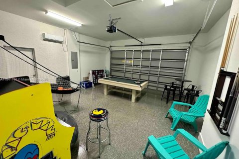 House in Cape Coral, Florida 4 bedrooms № 2013384 - photo 14