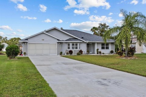 House in Leesburg, Florida 3 bedrooms, 155.24 sq.m. № 1429100 - photo 1