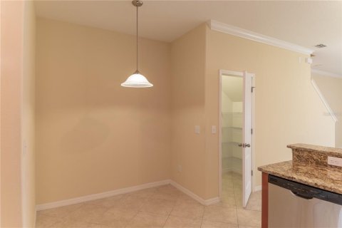 Townhouse in Wesley Chapel, Florida 4 bedrooms, 149.76 sq.m. № 2204607 - photo 9