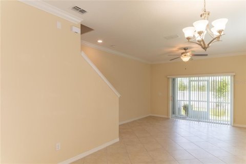 Townhouse in Wesley Chapel, Florida 4 bedrooms, 149.76 sq.m. № 2204607 - photo 3