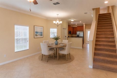 Townhouse in Wesley Chapel, Florida 4 bedrooms, 149.76 sq.m. № 2204607 - photo 4
