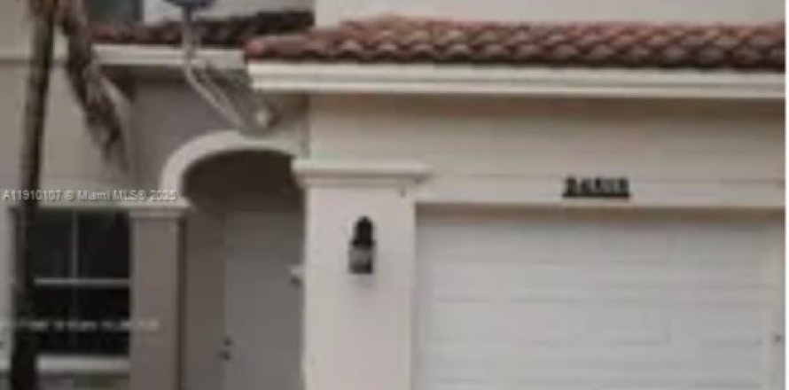 Townhouse in Homestead, Florida 4 bedrooms, 163.97 sq.m. № 2013070