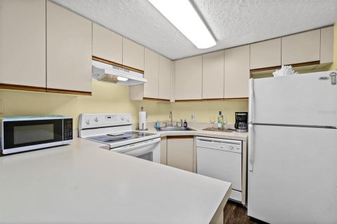 Condo in Cape Canaveral, Florida, 2 bedrooms  № 1716519 - photo 22