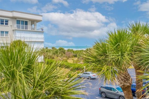 Condo in Cape Canaveral, Florida, 2 bedrooms  № 1716519 - photo 1