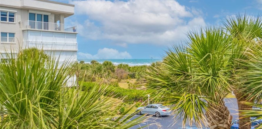 Condo in Cape Canaveral, Florida, 2 bedrooms № 1716519