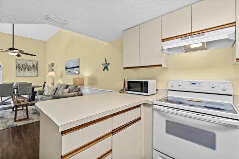 Condo in Cape Canaveral, Florida, 2 bedrooms  № 1716519 - photo 18