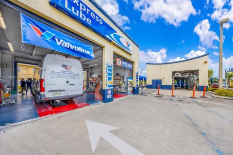Propiedad comercial en venta en Hialeah, Florida № 1957378 - foto 3