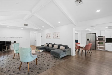 Купить виллу или дом в Халландейл-Бич, Флорида 5 спален, 355.63м2, № 1989597 - фото 12