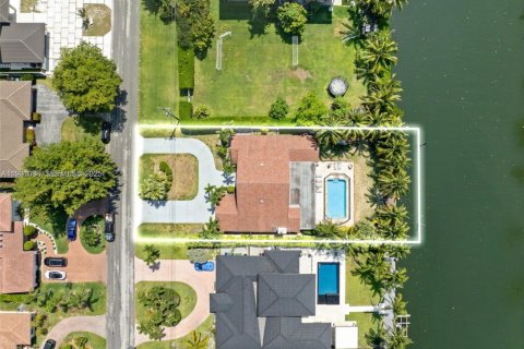 Купить виллу или дом в Халландейл-Бич, Флорида 5 спален, 355.63м2, № 1989597 - фото 1