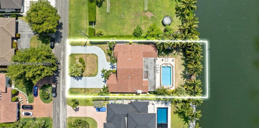 Дом в Халландейл-Бич, Флорида 5 спален, 355.63м2 № 1989597