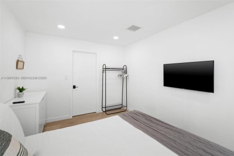 Купить виллу или дом в Халландейл-Бич, Флорида 5 спален, 355.63м2, № 1989597 - фото 18