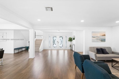 Купить виллу или дом в Халландейл-Бич, Флорида 5 спален, 355.63м2, № 1989597 - фото 13