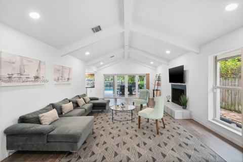 Купить виллу или дом в Халландейл-Бич, Флорида 5 спален, 355.63м2, № 1989597 - фото 15