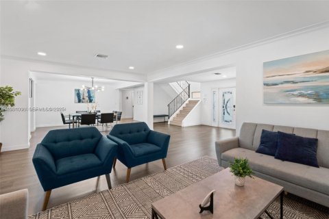 Купить виллу или дом в Халландейл-Бич, Флорида 5 спален, 355.63м2, № 1989597 - фото 10