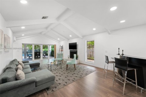 Купить виллу или дом в Халландейл-Бич, Флорида 5 спален, 355.63м2, № 1989597 - фото 14