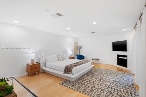 Купить виллу или дом в Халландейл-Бич, Флорида 5 спален, 355.63м2, № 1989597 - фото 20