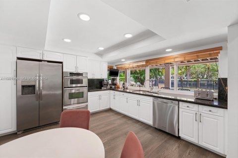 Купить виллу или дом в Халландейл-Бич, Флорида 5 спален, 355.63м2, № 1989597 - фото 8