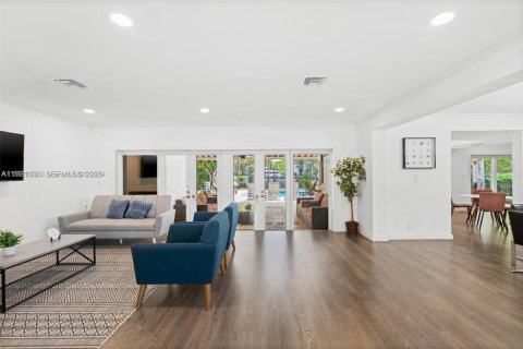 Купить виллу или дом в Халландейл-Бич, Флорида 5 спален, 355.63м2, № 1989597 - фото 16