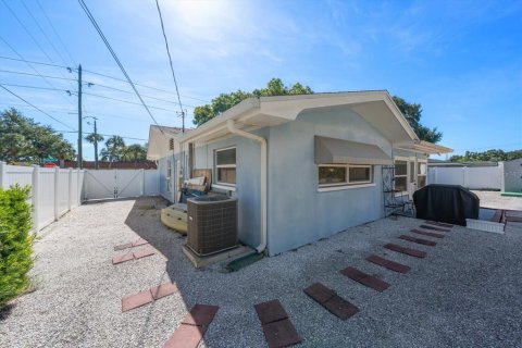 House in Dunedin, Florida 3 bedrooms, 160.54 sq.m. № 2347473 - photo 29