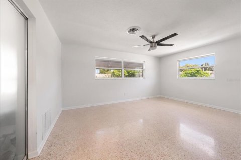 House in Dunedin, Florida 3 bedrooms, 160.54 sq.m. № 2347473 - photo 17