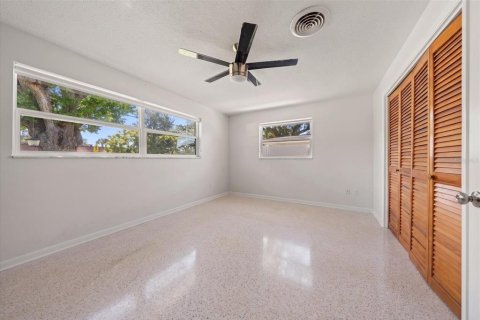 House in Dunedin, Florida 3 bedrooms, 160.54 sq.m. № 2347473 - photo 13