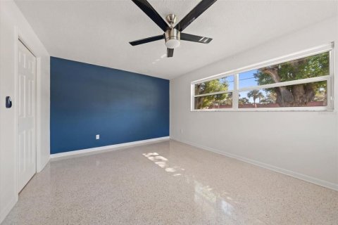 House in Dunedin, Florida 3 bedrooms, 160.54 sq.m. № 2347473 - photo 14